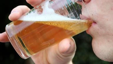 Beschluss über Alkoholverbot für Jugendliche unter 16 Jahren