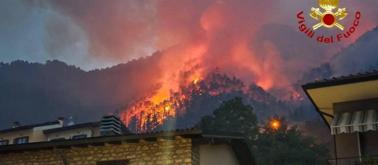 Waldbrand am Gardasee: 200 Menschen evakuiert