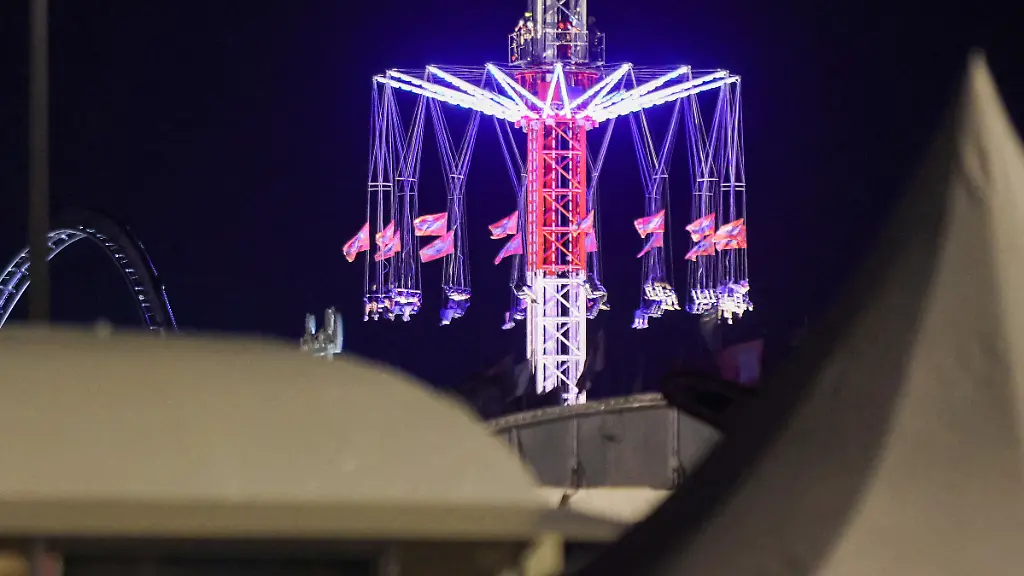 Technikausfall auf dem Hamburger Volksfest: Fahrgäste im Kettenkarussell festgehalten