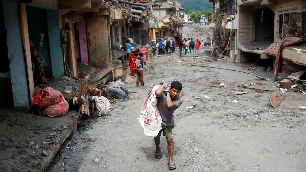 Verzweifelte Suche nach Vermissten nach Himalaya-Flut