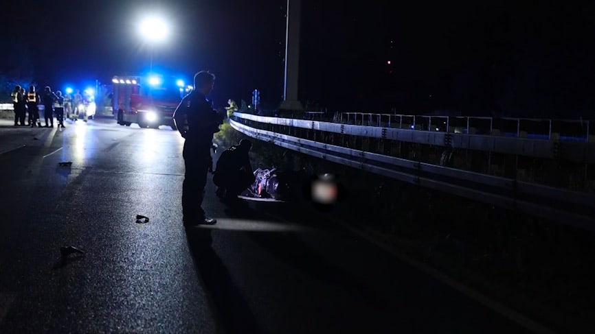 Zwei Tote bei Motorradunfall auf Landstraße in Köln