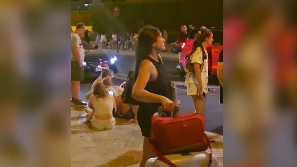 Erdbeben in Südspanien: Touristen auf den Straßen