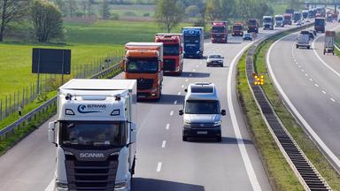 Niedrigwasser in Deutschland: Ausnahmegenehmigung für Lkw-Transporte