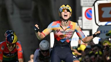 Auftakt der Tour de France Femmes: Lorena Wiebes gewinnt