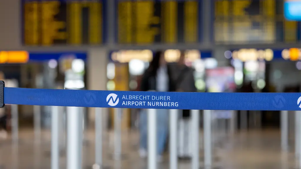 Schlägerei am Nürnberger Flughafen: Elf Reisende vom Flug ausgeschlossen