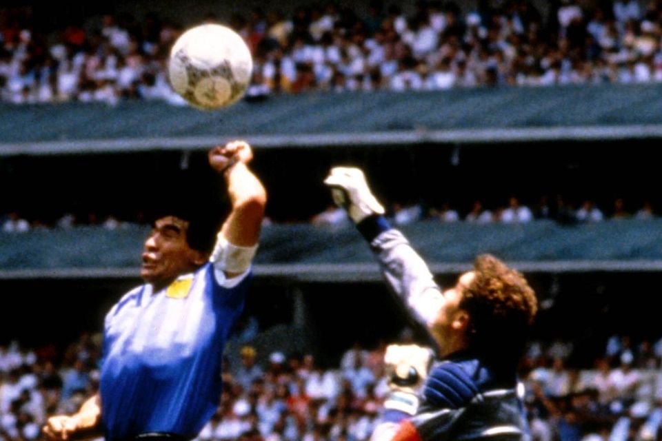 Der Fußball von Diego Maradonas legendären Toren wird versteigert