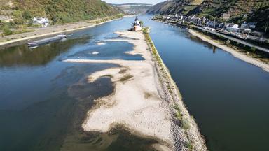 Bedrohung durch Niedrigwasser im Rhein: Maßnahmen und Folgen