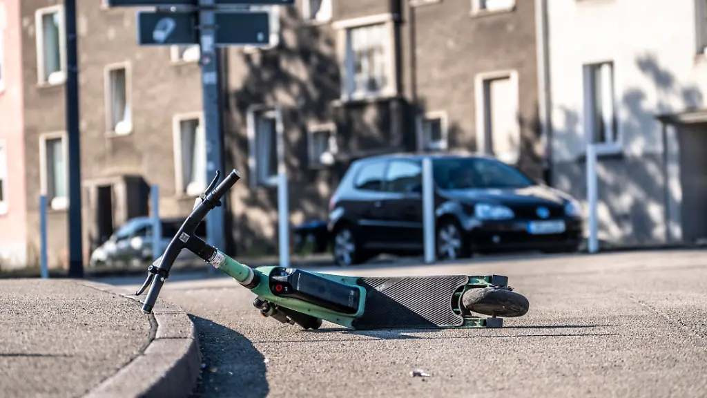 Schwerer E-Scooter-Unfall in Berlin: Mann im künstlichen Koma