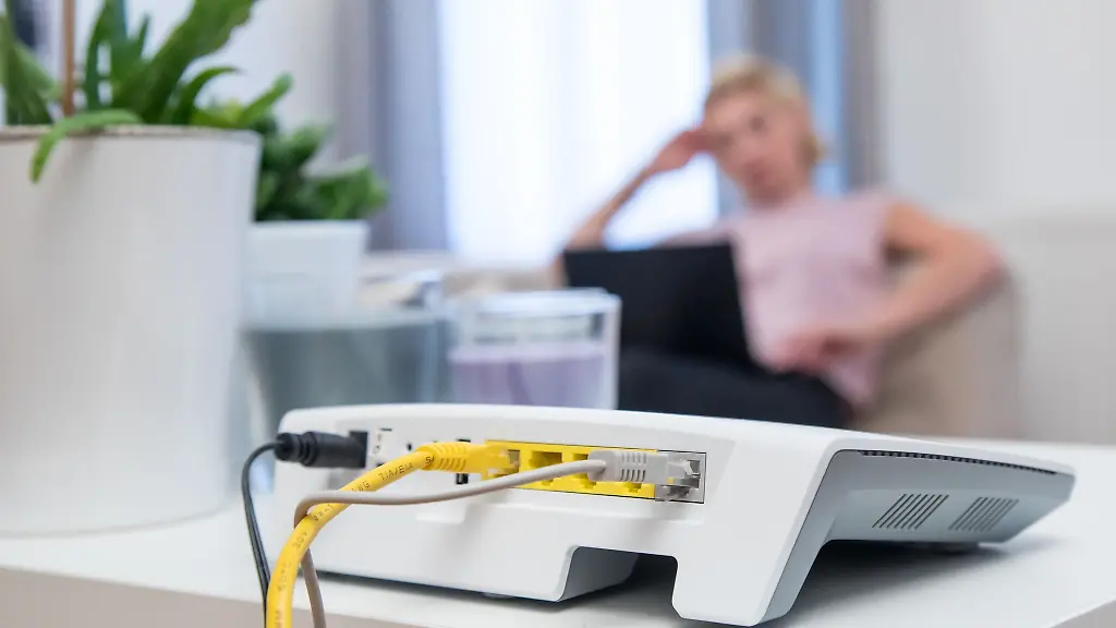 Stabiles WLAN im Sommer: Router zur Kühlung freistellen