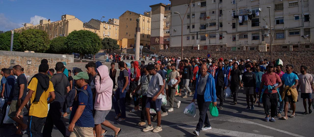 Spanien schafft Unterkünfte für verbleibende Migranten in Ceuta