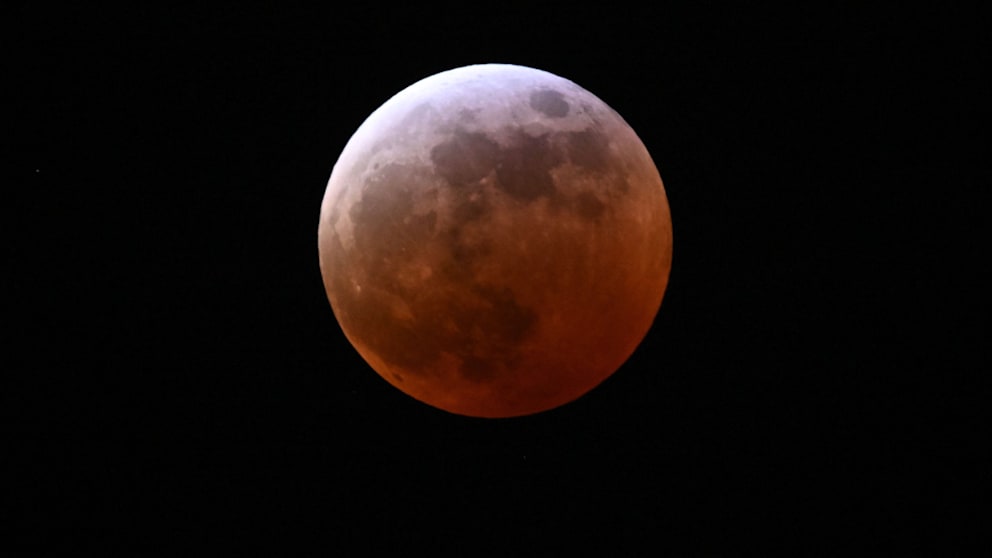 Mondfinsternis und Blutmond am frühen Morgen erleben