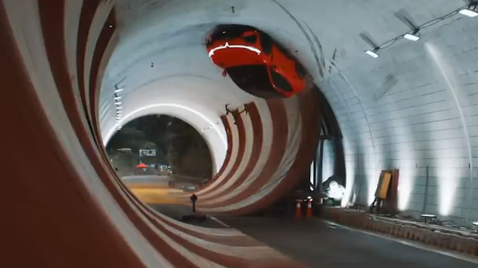 360-Grad-Tunnel-Looping: Chinesischer Autobauer wagt Schumacher-Stunt