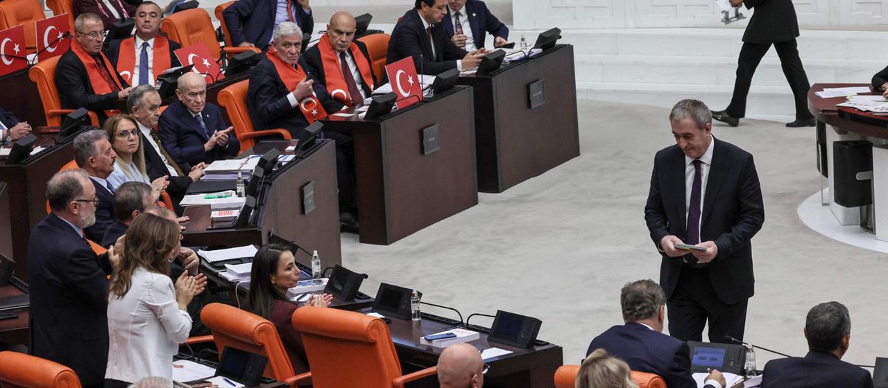 Türkisches Parlament genehmigt Gesetz zur Förderung des Friedensprozesses mit der PKK