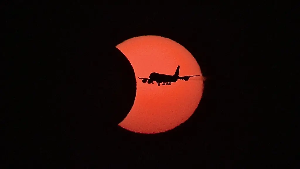 Erste Hilfe nach der Sonnenfinsternis: Wie Augenkliniken den Ansturm bewältigten