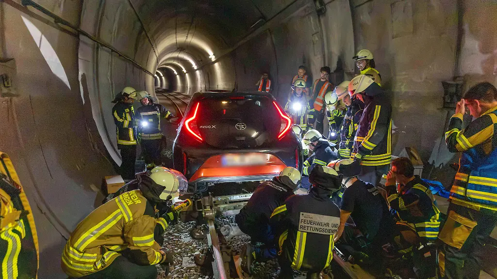 Frau fährt mit Auto einen Kilometer durch Bochumer U-Bahntunnel