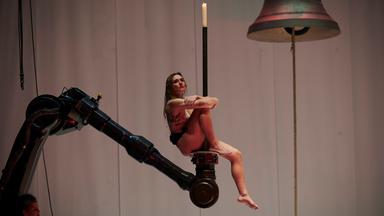 Volksbühne eröffnet Pop-up-Schwimmbad in Berlin