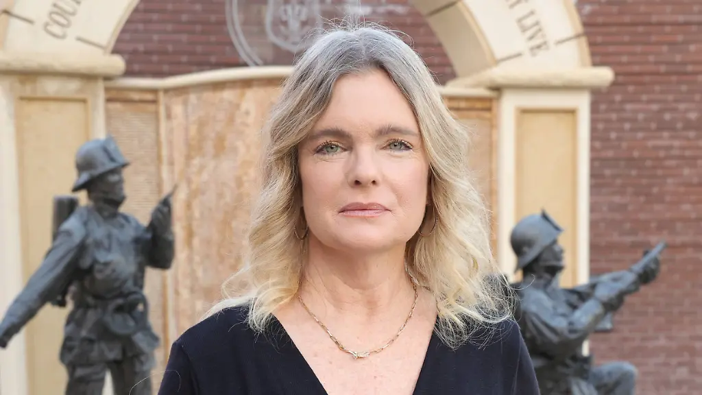 Erika Eleniak bei Onlyfans: Vom Baywatch-Star zum Fuß-Content-Ersteller