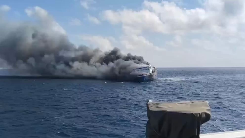 Evakuierung nach Brand auf Fähre vor Bali