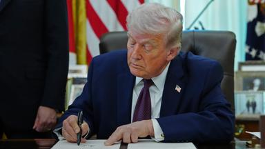 Gerichtshof gibt vorläufig grünes Licht für Trumps Briefwahl-Plan