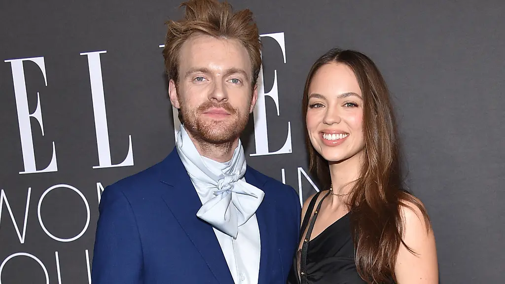 Claudia Sulewski und Finneas sind verheiratet