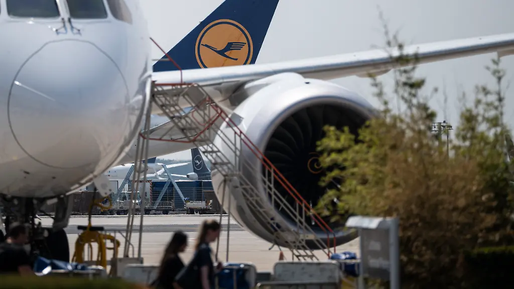 Lufthansa verzeichnet starken Gewinneinbruch durch Kerosinpreise und Streiks