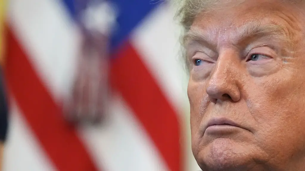 Trump eskaliert Handelskonflikt mit Kanada: Zölle auf Fahrzeuge und Stahl