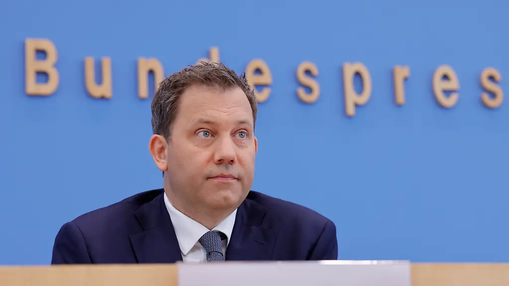 Klingbeil revidiert Steuerpläne für Vereine