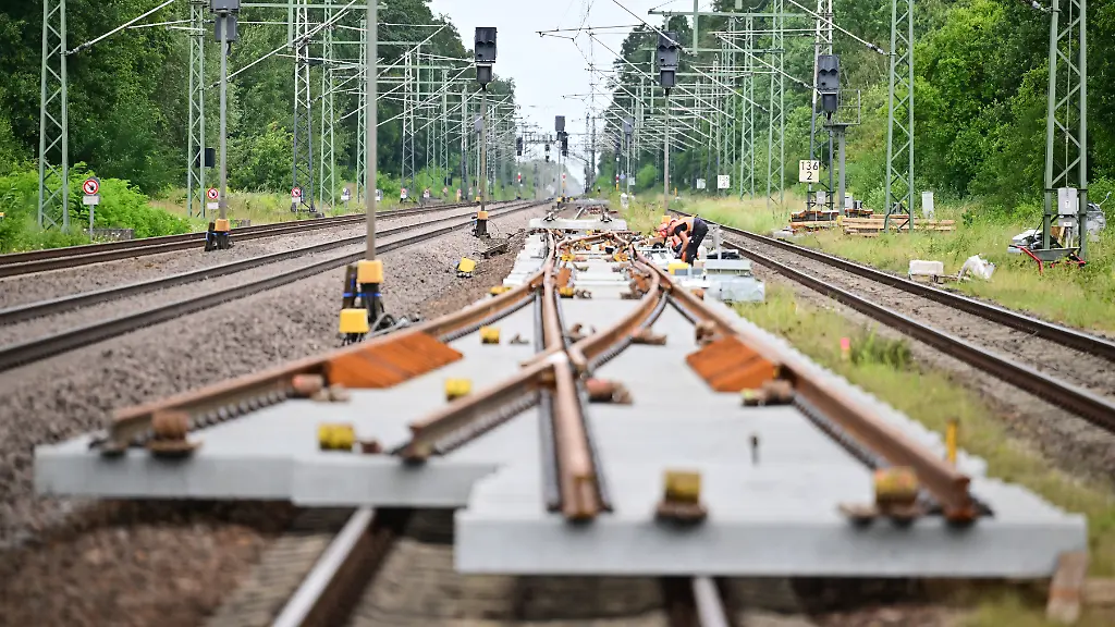 Bahnstrecke Berlin-Hamburg erneut wegen Bauarbeiten gesperrt