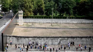 Erinnerung an den Bau der Berliner Mauer und ihre Auswirkungen heute