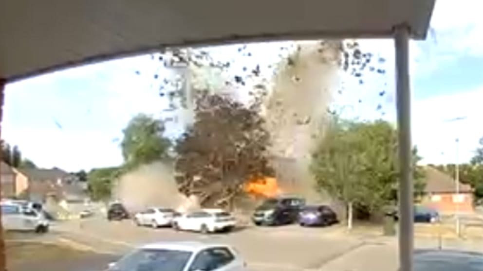 Gasexplosion zerstört Wohnhaus nahe Milton Keynes