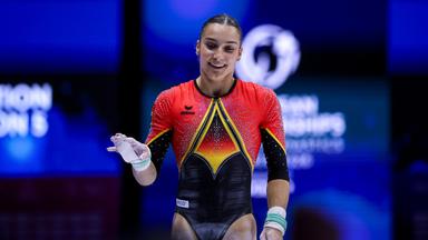 Helen Kevric gewinnt Gold am Stufenbarren bei der Turn-EM