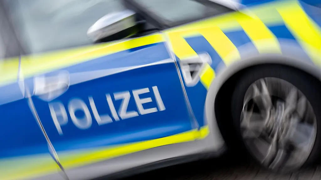Radfahrerin in Sachsen von Traktoranhänger überrollt und tödlich verletzt