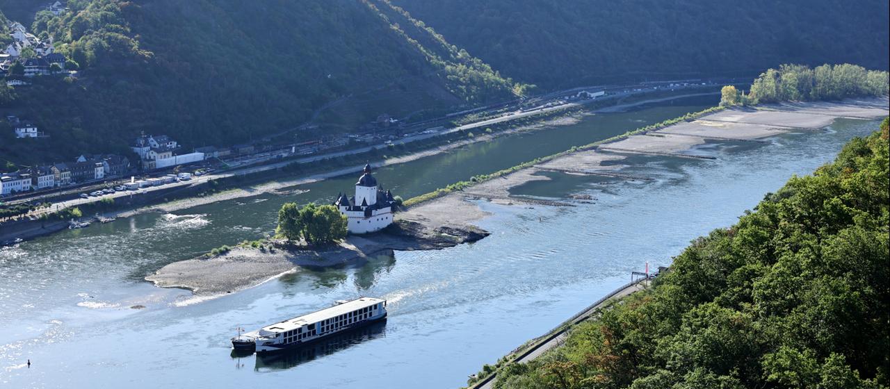 Warnung der Binnenschiffer: Niedrigwasser im Rhein bedroht Schifffahrt