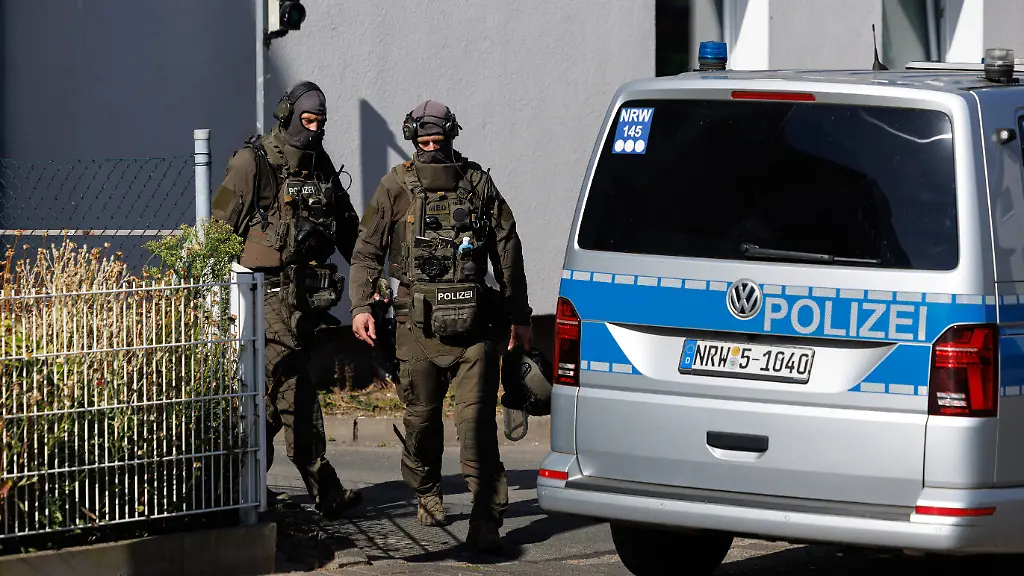 Polizei erschießt bewaffneten Mann nach Notruf in Bielefeld