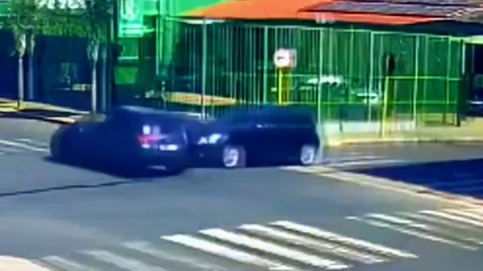 Beeindruckendes Fahrmanöver nach Zusammenstoß
