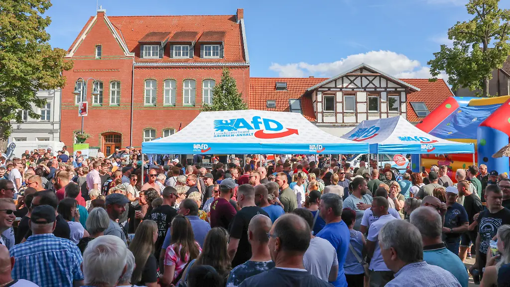 Die AfD und ihre Erfolgsfaktoren in Ost- und Westdeutschland