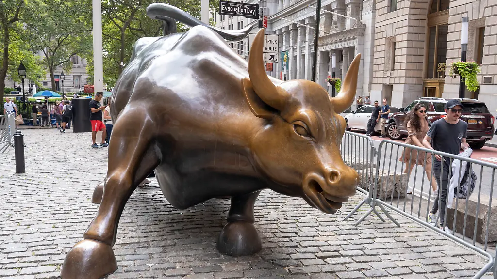 Palantir hebt Umsatzprognose an: KI-Boom und Iran-Verhandlungen geben Wall Street Rückenwind