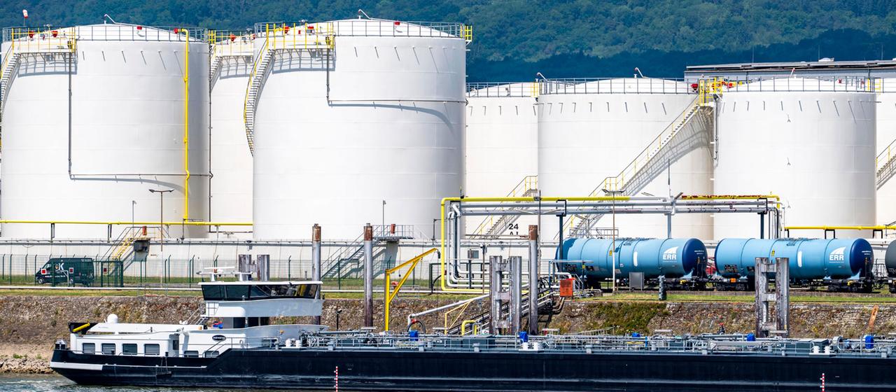 Weltwirtschaft trotzt Energie-Schock, aber finanzielle Risiken bestehen