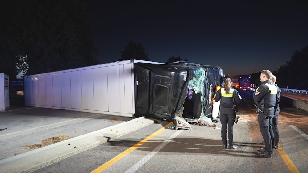 Lkw-Unfall auf der A1 bei Groß Ippener
