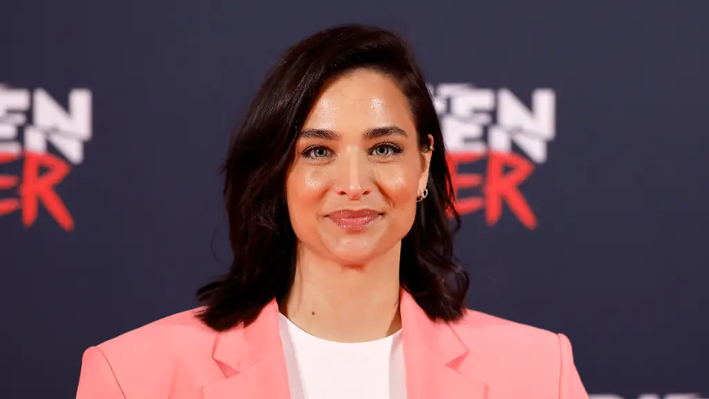 Amira Aly erwartet eine Tochter: Herausforderungen und Vorfreude