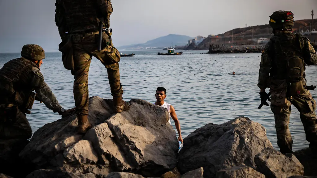 Spanische Regierung durch Waldbrände von Krise in Ceuta überrascht