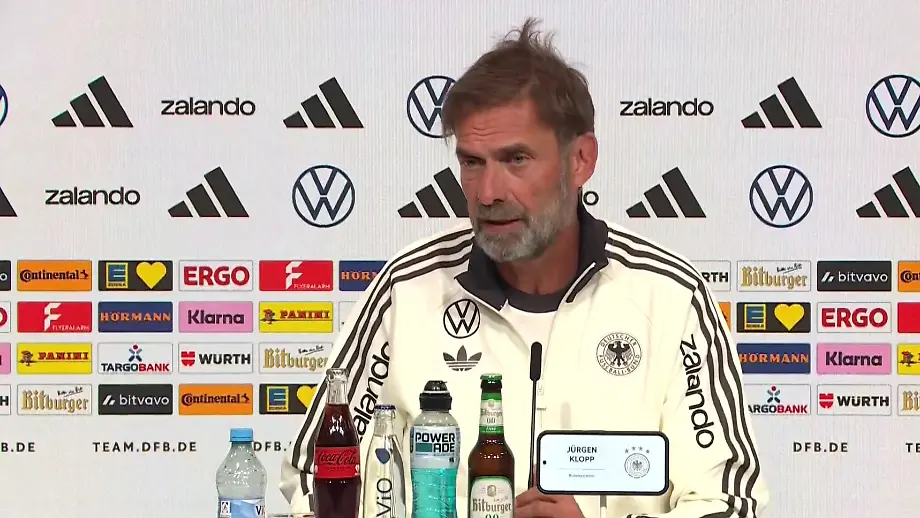 Klopp hält Kapitänsrätsel und verkündet Debüt für Urbig
