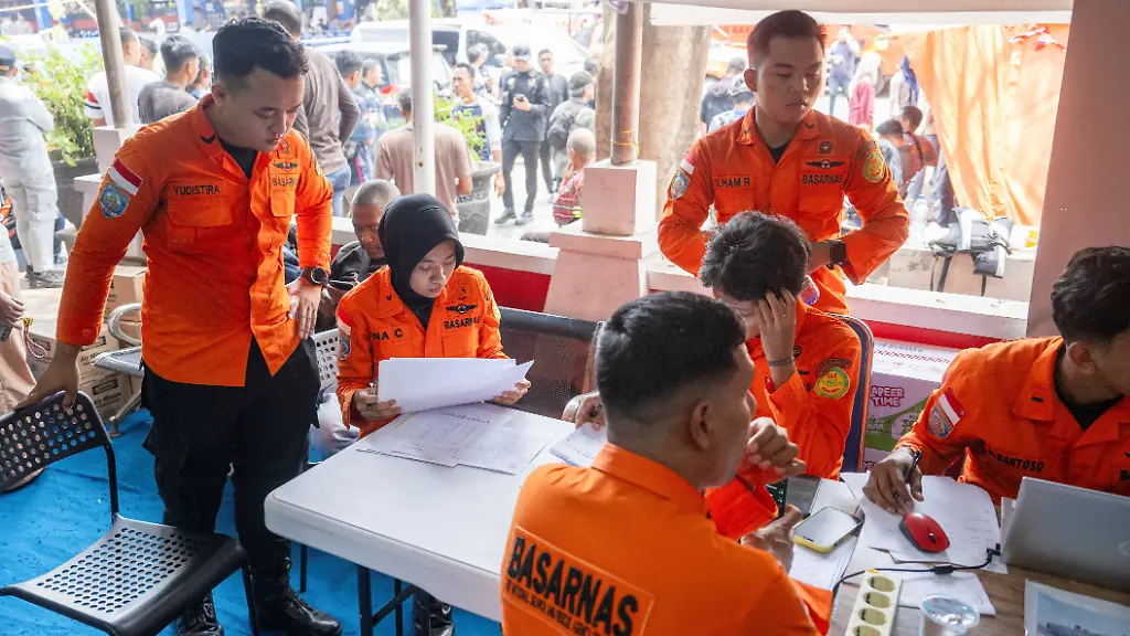 Mindestens sechs Todesopfer bei Fährunglück in Indonesien