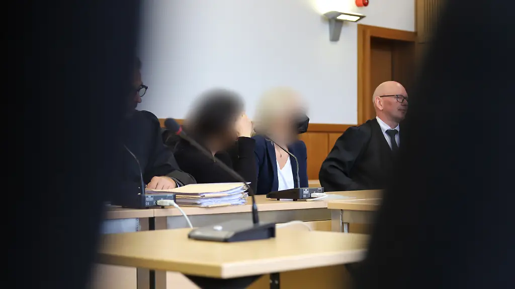 Zwei Polizistinnen aus Beamtenverhältnis entfernt