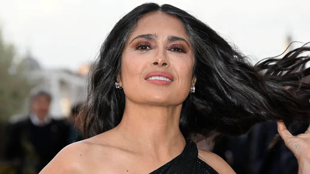 Salma Hayek zieht mit 60 den Bikini aus