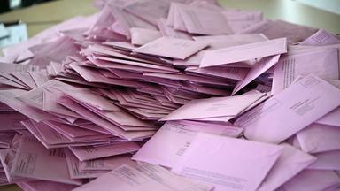 Auszählung der Briefwahlstimmen bei der Landtagswahl in Mecklenburg-Vorpommern