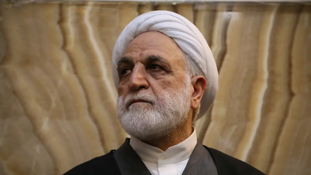 Irans Justizchef droht Frauen ohne Kopftuch