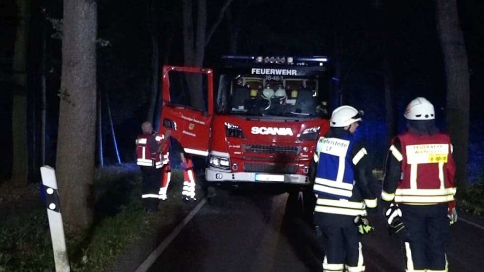 Feuerwehrfahrzeug bei Übungsfahrt in Niedersachsen schwer beschädigt
