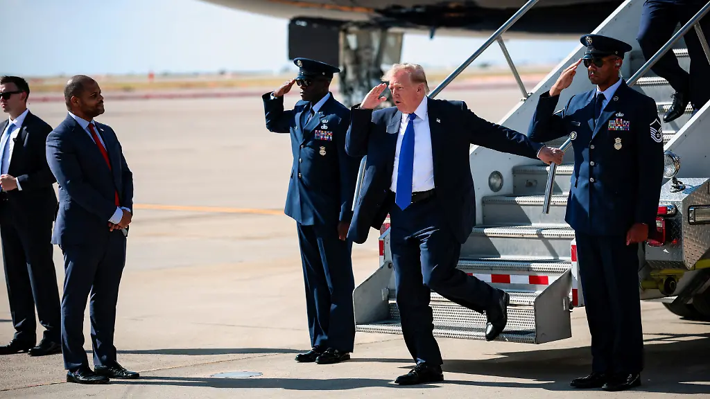 Komplikationen vor Abflug: Sicherheitschecks an Trump’s Air Force One