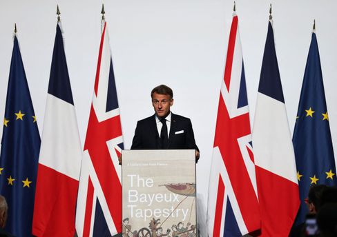 Beziehungen im Zeichen des Bayeux-Wandteppichs: Macron eröffnet Ausstellung